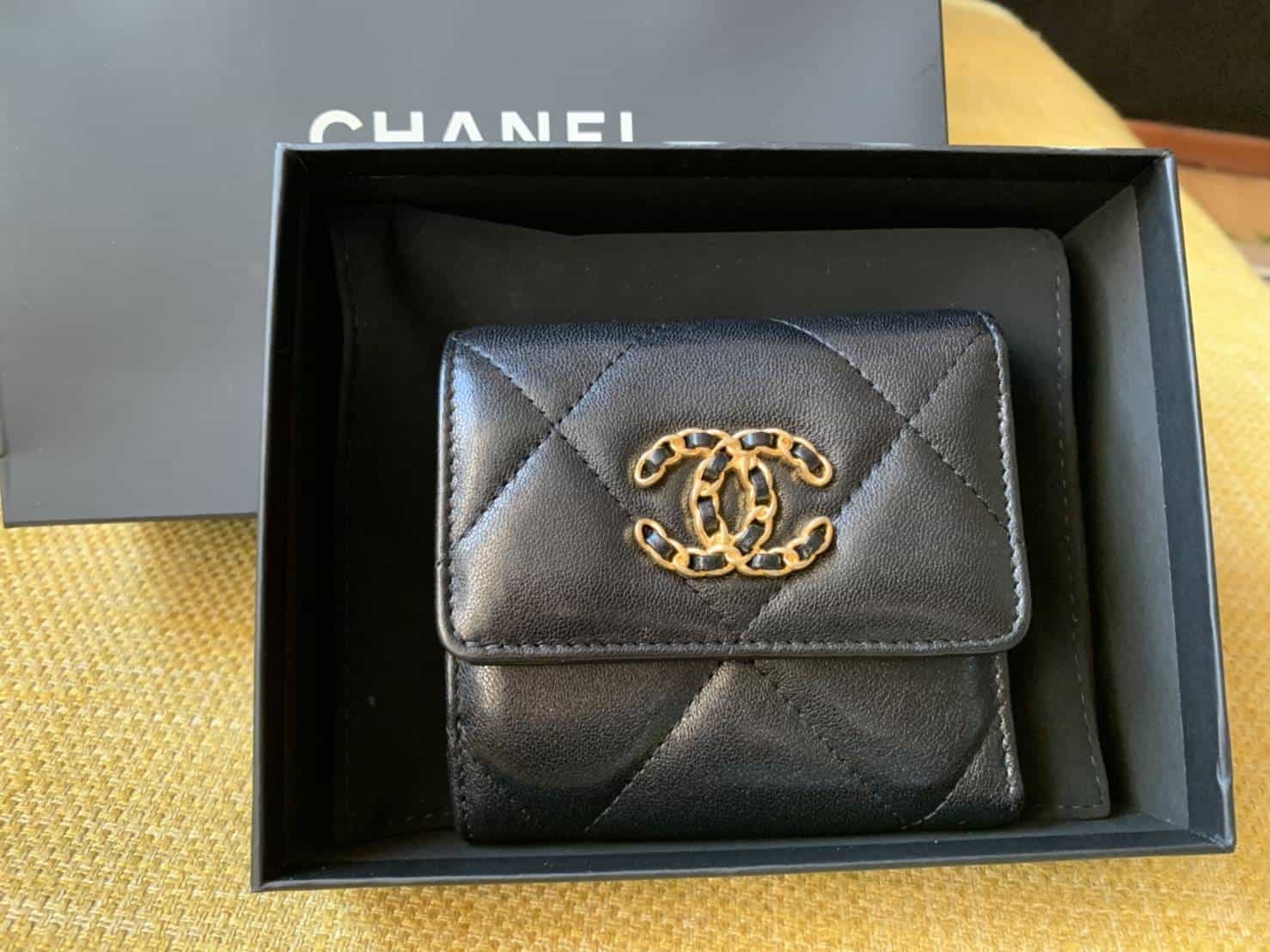 chanel 19 trifold wallet